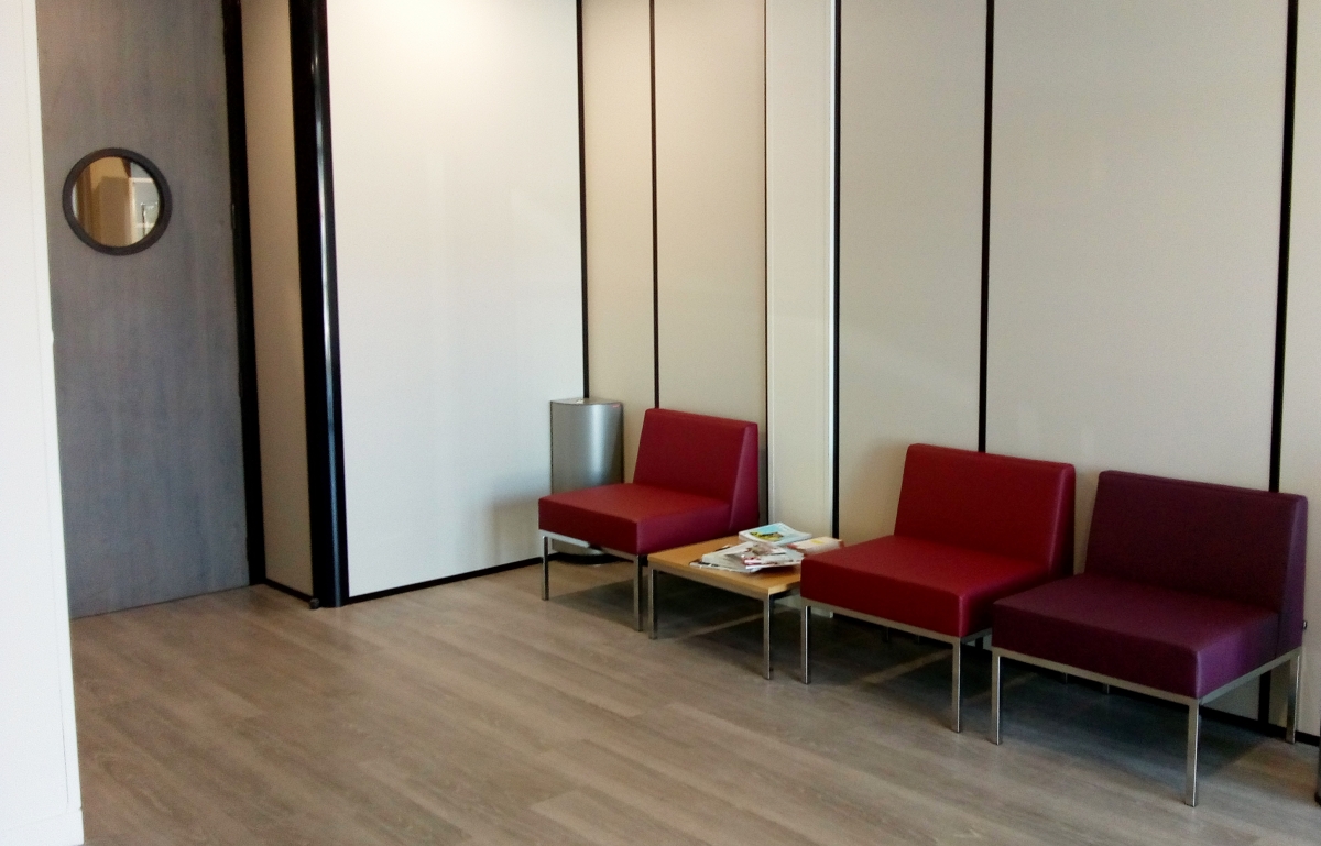 Salle d'attente pour les locataires et futurs clients de l'Agence Erilia Saint-Mitre-les-Remparts