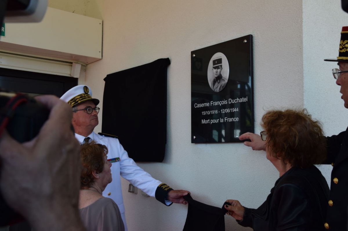 La plaque commémorative du Gendarme Duchatel est dévoilée